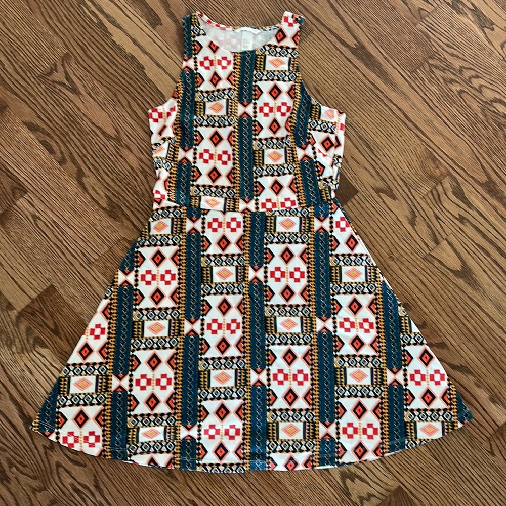 H&M Mid-thigh/mini Skater Dress Sleeveless with a Geometric Pattern